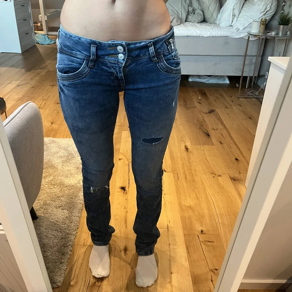 Lågmidjade LTB Jonquil Cybele Wash Jeans - straight i storlek 27x34. Nyskick - Aldrig använda. Kom privat för mer bilder/frågor ☺️. Jeans & Byxor.