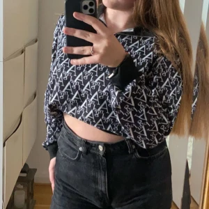Tröja - Säljer denna fina tröja , så fin och passar med allt ❤️