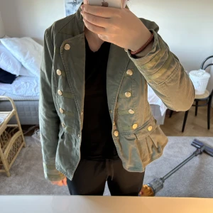 Grön jacka - Svin snygg grön jacka. Aldrig använd❤️😊