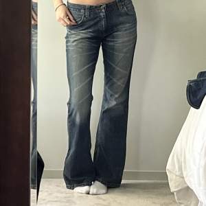 Skit snygga Lee jeans som är lite för stora för mig