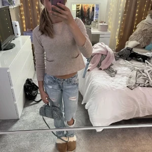 Stickad tröja  - jättefin stickad tröja 💓💓 storlek M, men skulle säga att den passar XS☺️💕(lånade bilder) 