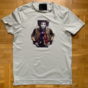 Limitato t-shirt - Limitato t-shirt. Väldigt bra skick, enbart använts ett få antal tillfällen. Storlek S men passar även M. 