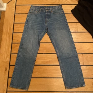 Weekday jeans -  lite mörkare blå. Modell: Space. Storlek W28 L30 nypris 600