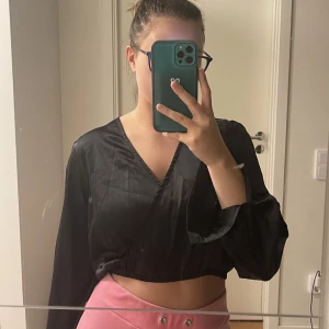 Blus  - Jättefin och skön blus💗  Storlek 38  Aldrig använd så den är helt ny och är i jättefint skick💗