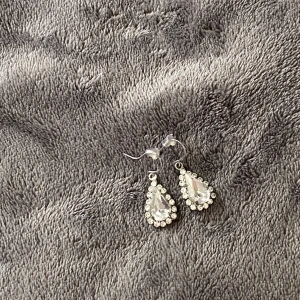 Örhängen - Superfina och eleganta örhängen(frakt 15 kr)