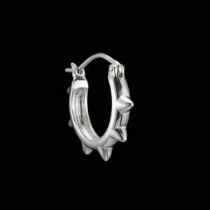 Örhänge i silver från Maria Nilsdotter (mini spikey hoop earring). Har endast provat den en gång. Nypris 1795 kr💓 Kvitto finns och ask medföljer!