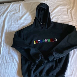 Astro world Hoodie  - Storlek S  Liten i storleken 
