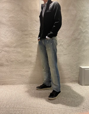 Replay jeans  - Hej! Säljer nu dessa feta replay jeans. W30 L34. Modellen på bilden är 184cm och väger 68