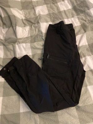 Friluftsbyxor - Friluftsbyxor från nortbend strl 34 