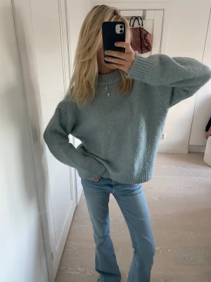 Stickad tröja  - Såå fin stickad tröja från H&M, köpt förra året men nästan aldrig använd 