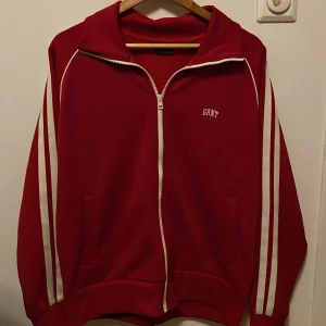 Gant tröja  - Gant zip up som är nästintill oanvänd säljer den för att den inte är min stil. Storlek XL men funkar som M.