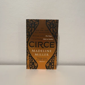 Circe pocket - Mycket populär bok som tyvärr aldrig har blivit läst. Den är i fint skick och är en mindre pocket-bok 🧡
