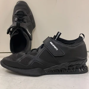 MM Sports Lyftarsko BLACK ny - Storlek 43 Oanvända,  överskott från MM Sports Ord. pris: 1 000kr Kan förhandla priset vid snabb affär 
