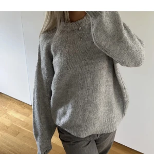 Stickad tröja - Så fin stickad tröja i storlek XS/S men sitter som en M, så snygg men kommer inte till användning! Lånad bild