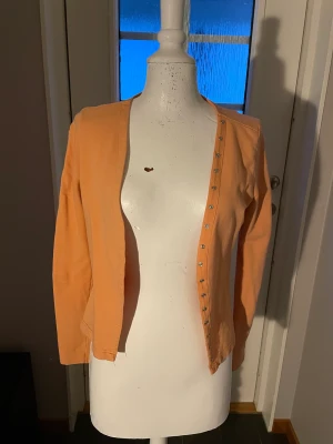 Söt kofta - Koftan är från Sara Kelly. Aldrig använd.