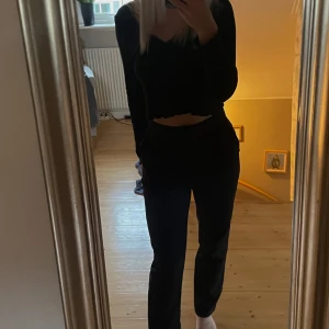 Kostymbyxor - Svarta kostymbyxor storlek 34🖤 från na-kd