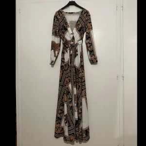 Boohoo klänning - S/M