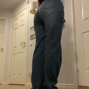 Cargo jeans - Superfina cargo jeans! Skriv för fler bilder och mått💕