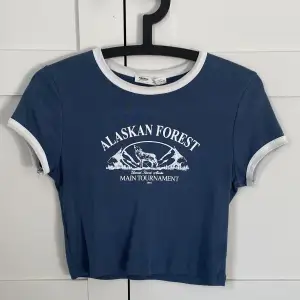 Söt t-shirt som aldrig är använd. hör av dig för fler bilder eller funderingar🫶🏻