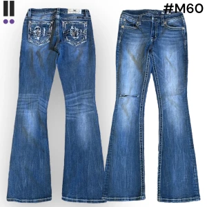 M60 lågmidjade bootcut missme jeans  - MissMe jeans i model Boot 💜 Tag 29W 💜Midja (rakt över) 36cm 💜 Innerben 82cm 💜 Ytterben 107cm 💜 Benöppning 21cm 💜 Rip höger framsida, saknar sten 💜Våra mått blir W=28 och L=32 💜 Men jämför alltid måtten med dina bästa jeans💜60