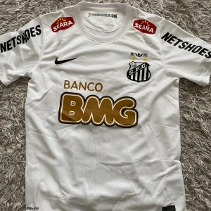 Fotbollströja neymar - Neymar tröja 2012 i santos. Perfekt skick i storlek S.  Pris kan diskuteras!!