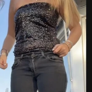 Topp - Säljer denna glitter topp från sellpy för 100+ frakt storlek xs/s