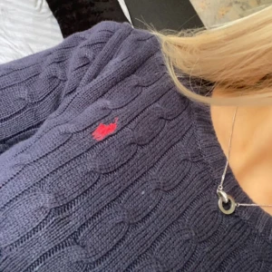 Ralph Lauren tröja - Mörk blå Ralph Lauren tröja säljer för har ingen användning till dena längre.