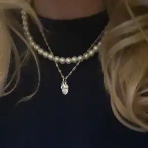 Vill byta detta fina flaming heart halsband från Maria Nilsdotter mot ett annat Maria Nilsdotter smycke. Det är en av hennes superpopulära hjärt halsband och denna säljs inte längre