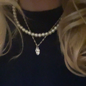 Byta Maria Nilsdotter halsband  - Vill byta detta fina flaming heart halsband från Maria Nilsdotter mot ett annat Maria Nilsdotter smycke. Det är en av hennes superpopulära hjärt halsband och denna säljs inte längre