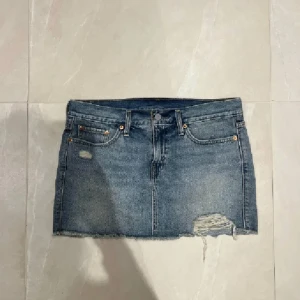 Jeanskjol levis - Superfin jeanskjol från levis🦋 Inga defekter!! 