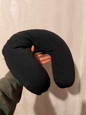 Flyg kudde - Använd på 3 flyg  Mycket komfortabel  Köpt på Arlanda 