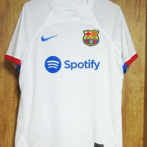 Barcelona bortaställ - Helt ny tröja 10/10 I skick Strl M Först till kvarn