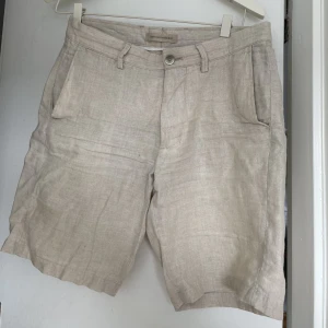 Beiga linneshorts - Beiga linneshorts🤍