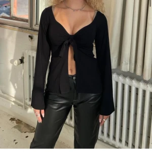 SÖKER EN DESIGN BY SI TRÖJA - Söker en design by du tröja helst i st M/L 💕