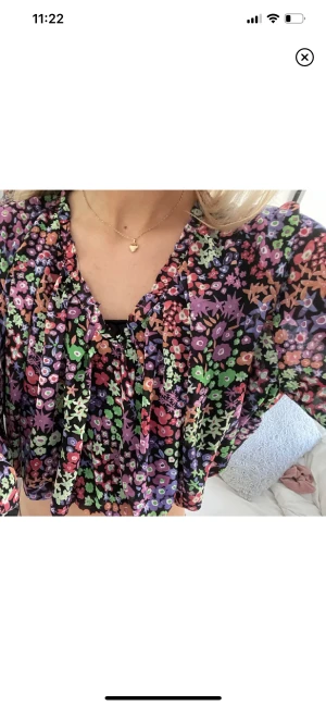 Blus - Helt ny blus från Zara, aldrig använd med lappen kvar! 