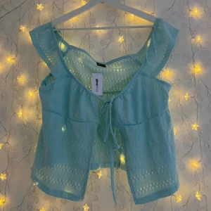 Söt topp💙 - Söt topp från Gina Tricot💙Nyskick!!! Skriv för fler bilder!!!🫶🏼