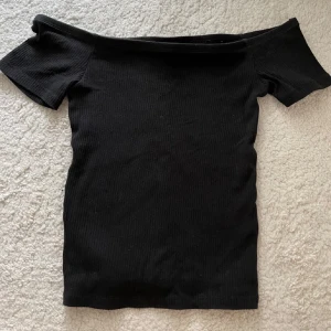 Off Shoulder  - Off shoulder topp