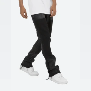 Flare jeans  - Hej säljer dessa jeans då dem inte passade mig, jeansen är helt nya och endast testade 1 gång, säljer dem för 950kr då det var det exakta jag betalde 