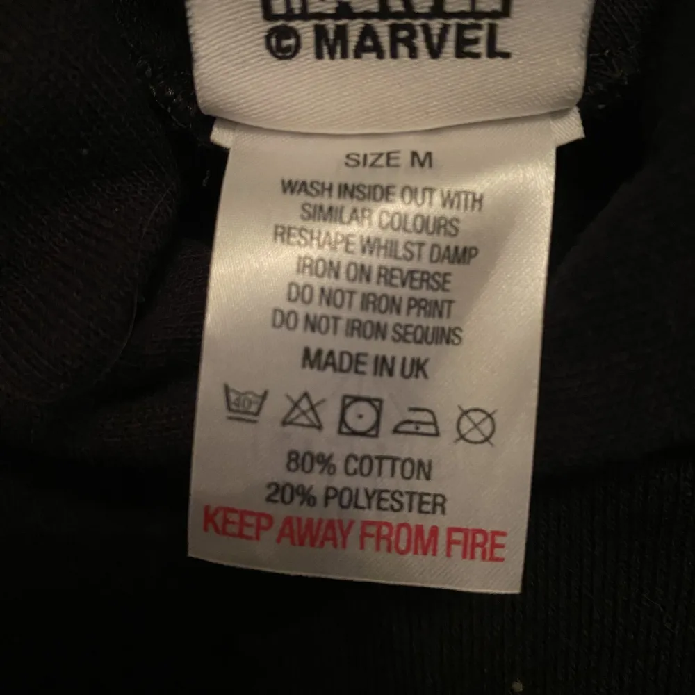Säljer denna tröjan i fullt fungerande skick. Säljer det för att jag inte gillar Marvel och behöver tömma ut min gaderob🤍Köparen står för frakten, man kan köpa genom köp nu🫶🏻. Hoodies.
