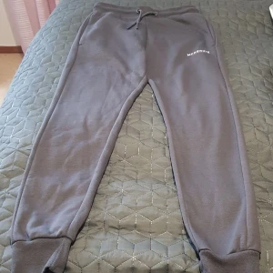 Mjukisbyxor  - Jag säljar min Mckenzie mjukis som är i väldigt bra skick. Storlek M. Köparen står för frakten. 