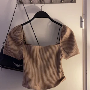 Söt topp - En jättesöt topp som tyvärr inte kommer till användning❤️