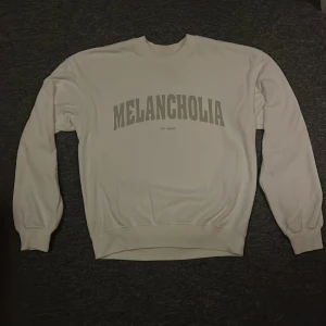 Vailent tröja - Inga defekter och har knappt används. Säljer för att den är för liten. Skriv för mer info:)