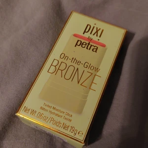 Oanvänd Pixi on-the-glow bronze - Helt ny och oanvänd pixi bronze i förgen warm glow. Säljes på grund av att jag köpte fel. 