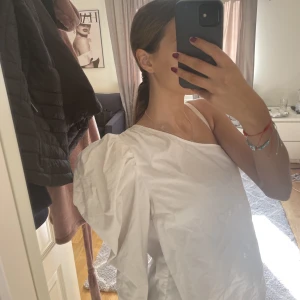 Fest topp - Tyvär för stor fest topp. Köpt på plick och aldrig använd av mig💞