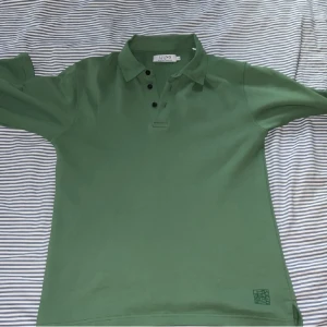 Långärmad piké  - En långärmad piké från Brothers. Iprincip oanvänd, använd Max 2 gånger. Nypris 1200