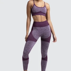 Träningskläder - Doyoueven complett sett i lila, knappt använda då det är för liten storlek. 