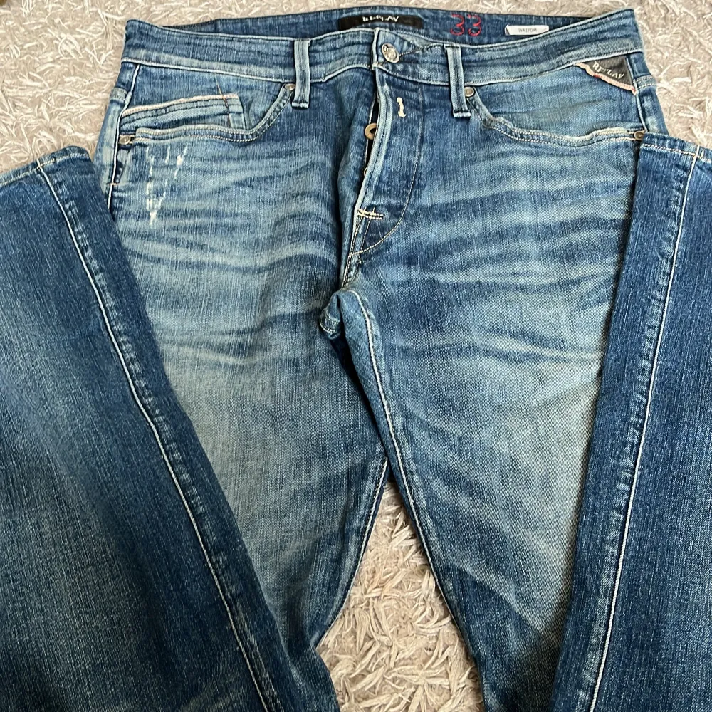 Ett par jättefina replay jeans i ett jättefint skick . Farkut & Housut.