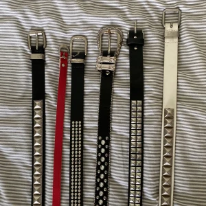 Olika skärp - 6st bälten/skärp, säljer alla tillsammans för 150kr, kontakta om du inte vill köpa alla utan någon enskild ❤️