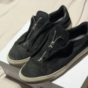 Arigatos - Storlek 43-44 Använda 2-3 månader Ska putsas oså innan säljer dom Snabb affär Pris kan diskuteras 