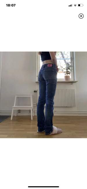 Fina low waist bootcut jeans 🫶  pris kan diskuteras 💗